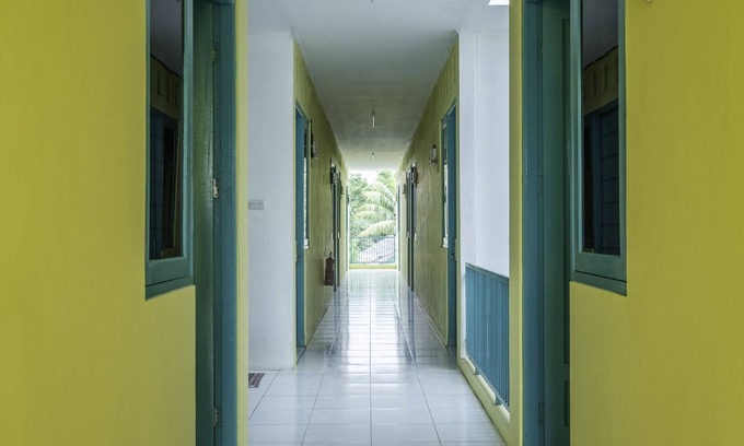 Karawang Timur Hotel | OYO Life 1889 Mbuahpage