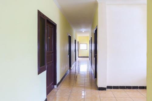 Jakarta Hotel | OYO Life 2590 Kost Assirot