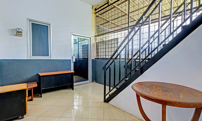 West Semarang Hotel | OYO Life 2928 Rumah Ceria