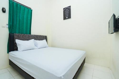 Surabaya Hotel | OYO Life 3078 Kost Putri Made