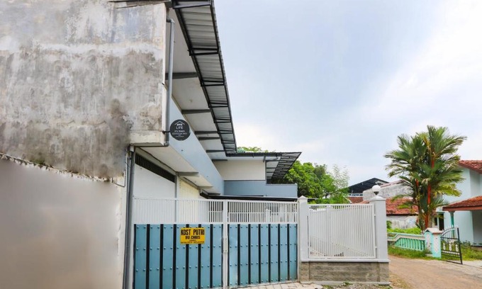 Jember Hotel | OYO Life 3187 Kost Putri Bu Chris