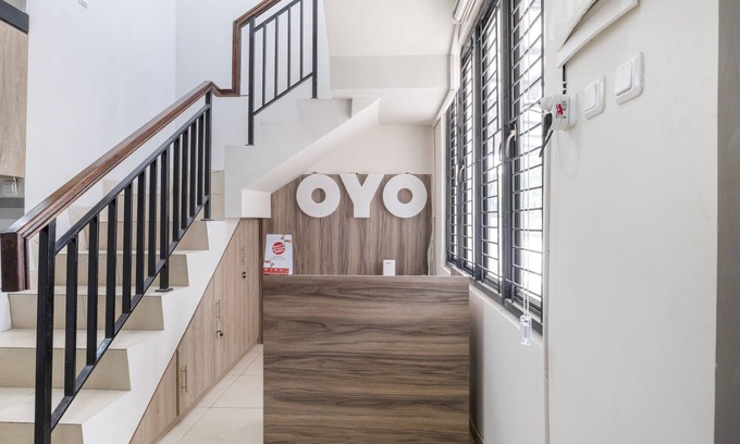 Karawang Hotel | OYO Life 3248 Vision Residence Karawang