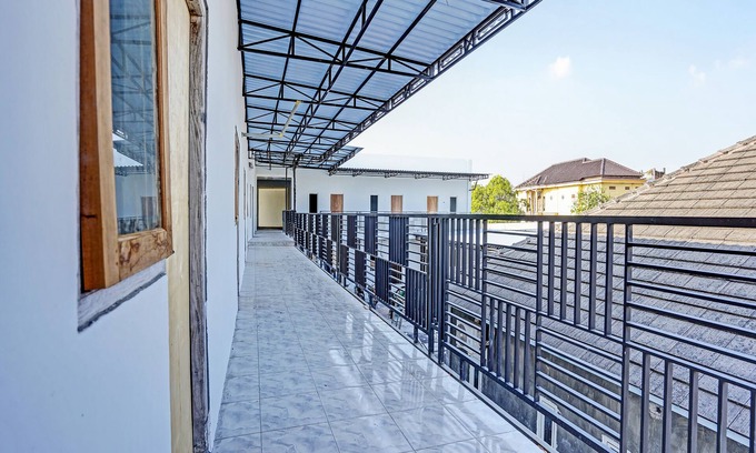 Gresik Hotel | OYO LIFE 91594 Bungah Residence Syariah