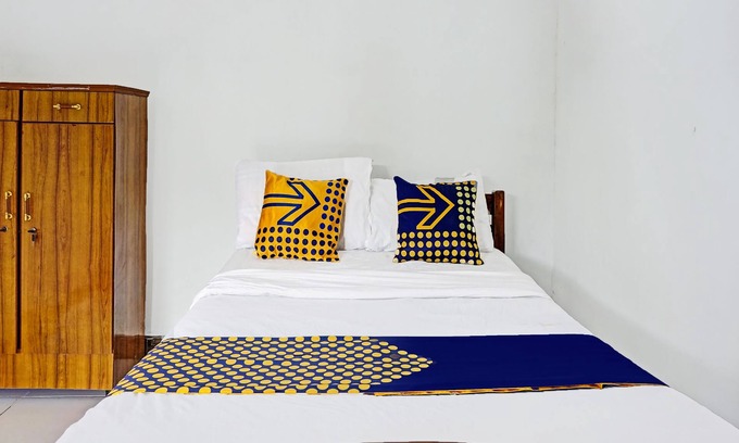 Pandaan Hotel | OYO Life 91896 Kost Bu Dewi Syariah