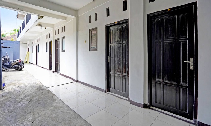 Mojokerto Hotel | OYO Life 91947 Kost Barokah Syariah