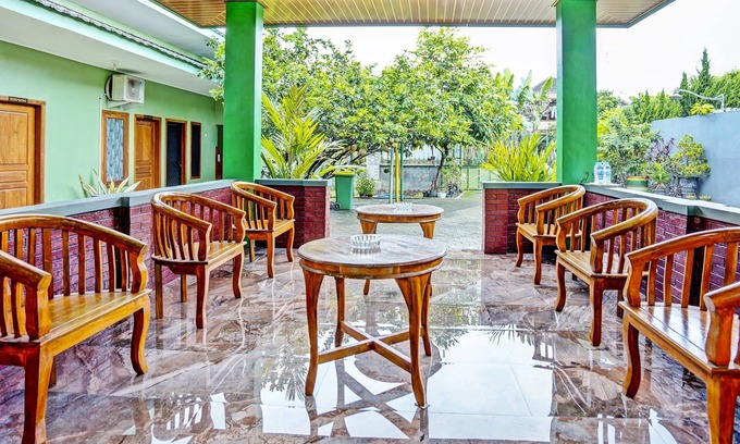 Madiun Hotel | OYO Life 92043 Kost Barokah Syariah Madiun