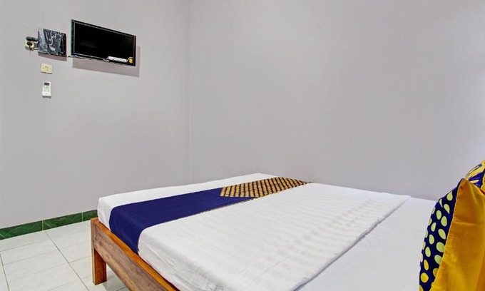 Ngaglik Hotel | OYO Life 92575 Zazi Homestay
