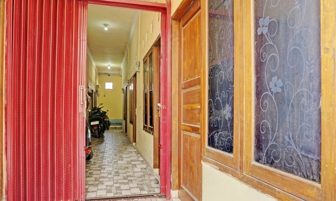 Karawang Timur Hotel | OYO Life 92936 Kost Teteh Erni Karawang