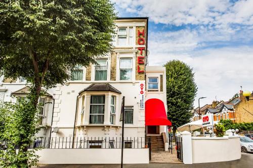 Acton Hotel | OYO London Guest House