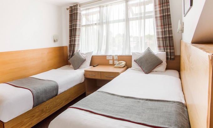 Acton Hotel | OYO London Guest House