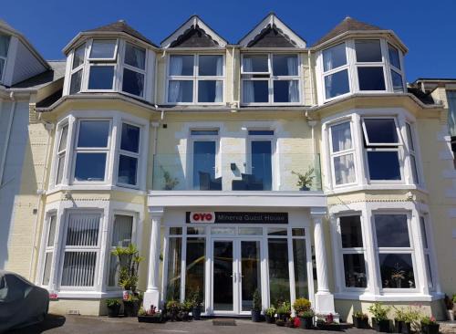 Newquay Hotel | OYO Minerva Guesthouse