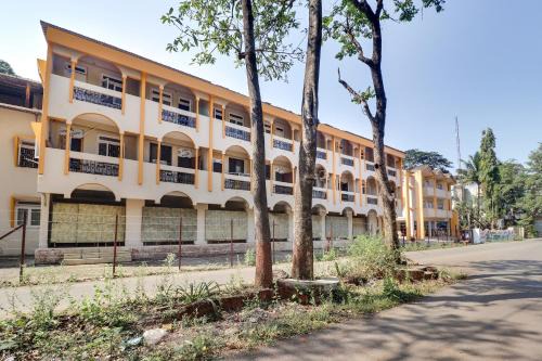 Rao Colony Hotel | OYO Shahani Wellness Retreat