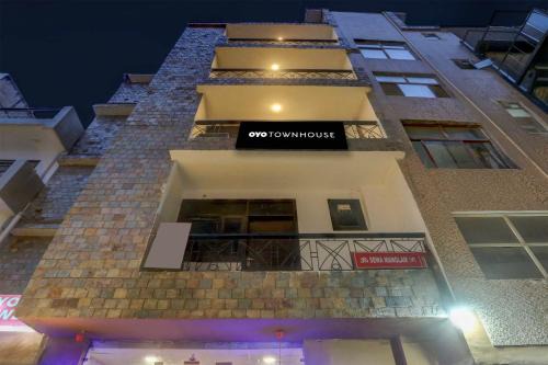 Sainik Farm Hotel | OYO Townhouse Anmol Residency