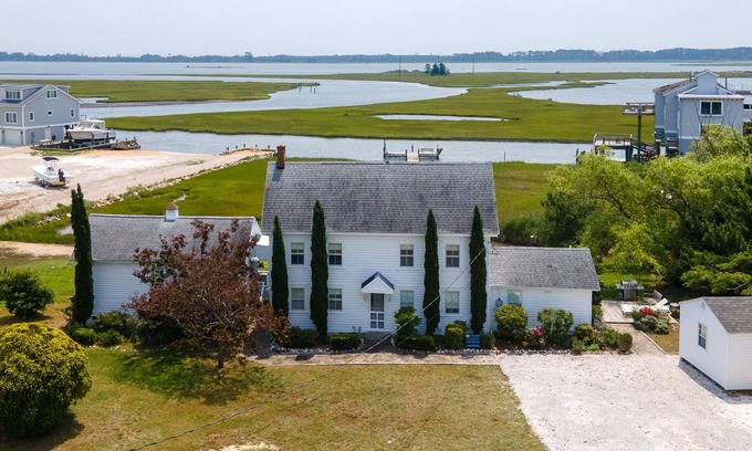 Deep Hole House | Oyster Catcher - Pet friendly; Deep water access!