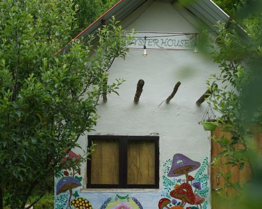Bandrol House | Oyster house