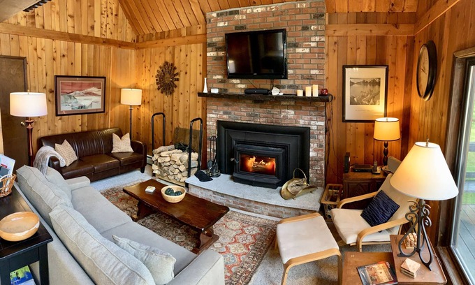 Plymouth Ski Chalet | OZ CHALET - 4 Bedroom Ski Chalet Between Killington and Okemo