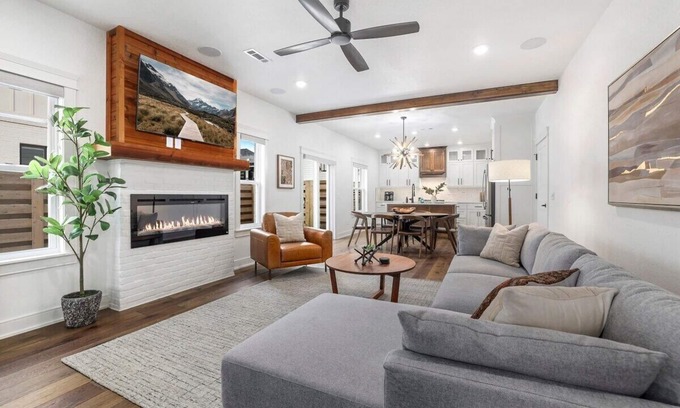 Downtown House | Ozark Oasis - Walk to DT Bentonville