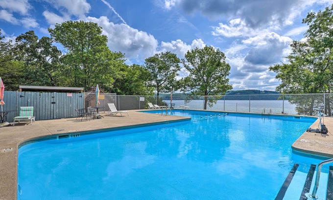 Lost Bridge Village House | Ozarks Family Retreat w/Beaver Lake Access!