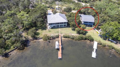 Crystal River House | Ozello Coastal Lodge Your Tranquil Waterfront Retreat Sleeps 6 Private Dock Dog Ok