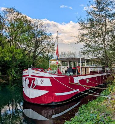 Dole Bed & Breakfast | péniche Ino Lefkothea II chambre d'hôtes
