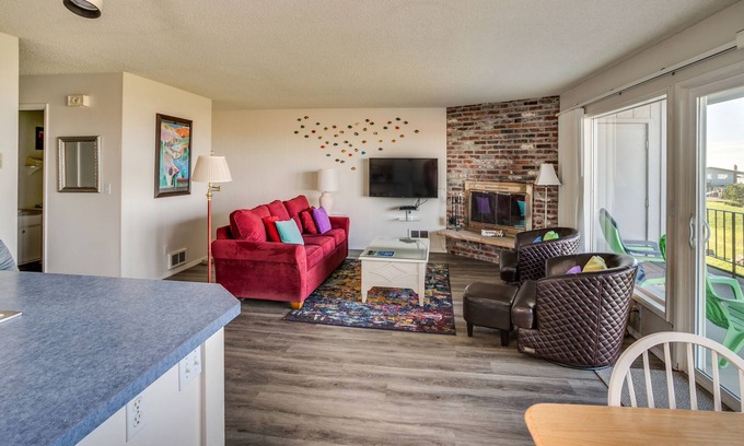 Gearhart Condo | P451 2 Bedroom 1st Floor, stairs, No cleaning fees