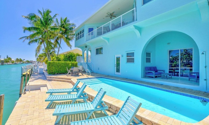 Key Colony Beach House | P71 - 7 bed, 6 bath up/down duplex in Key Colony!