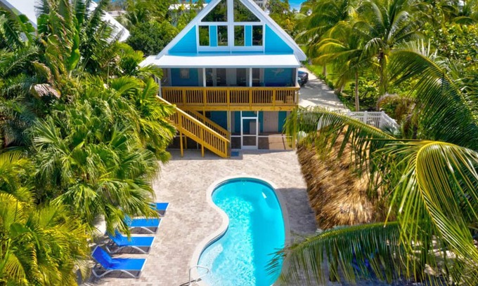 Marathon House | P77 - Sombrero Beach - Pool home offering 3 bedrooms, private pool and deep.