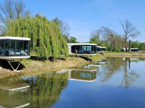 Grodzisk Mazowiecki Cabin | Pałac Wieniawskich - Luksusowe, Całoroczne Domki Glampingowe, Prywatna Balia, Park 10ha