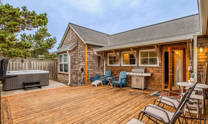 Oregon Coast House | Pacific Citys Beach Out Your Back Door from this Elegant, Single-Level Beauty!