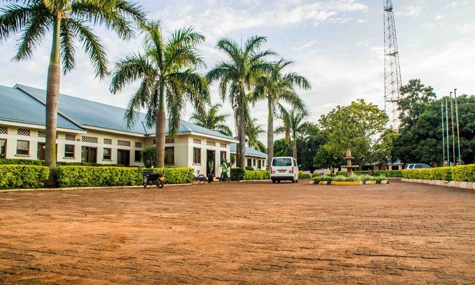 Lira Hotel | Pacific Grand Hotel