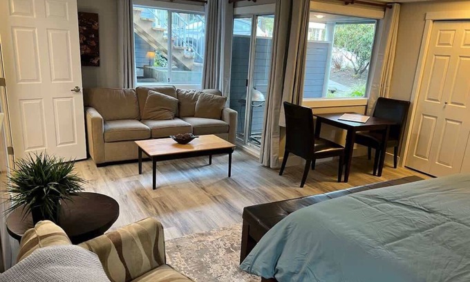 Regional District of Nanaimo Condo | Pacific Oasis ★ Ocean ★ Studio ★ Kitchenette