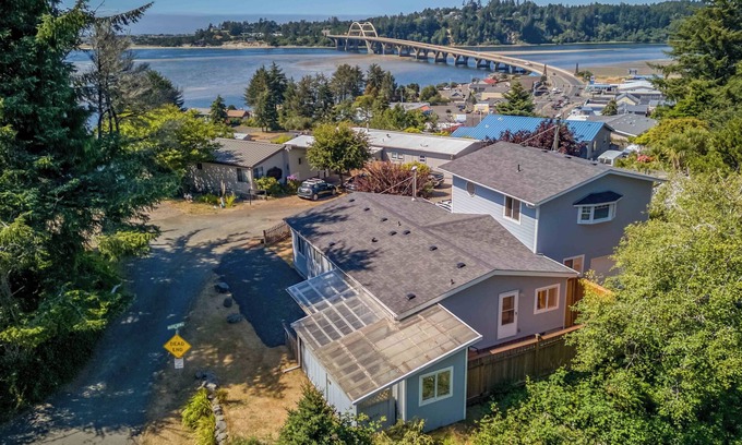 Waldport House | Pacific View Near Alsea Bay, Private Deck, Beach, King Suite, and Forest Trail i