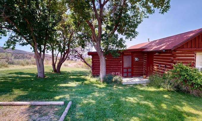 Spanish Valley Cabin | Pack Creek ~ Trails End. Affordable Cabin on the outskirts of Moab