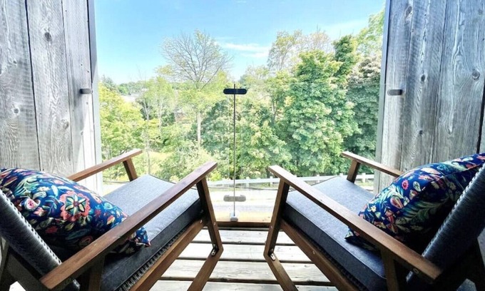 Meaford Apartment | "Paddle" at Hills Meaford