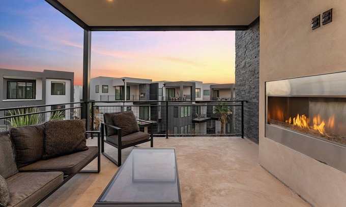St. George House | Paddleboard Paradise: Desert Color Lagoon + Beaches
