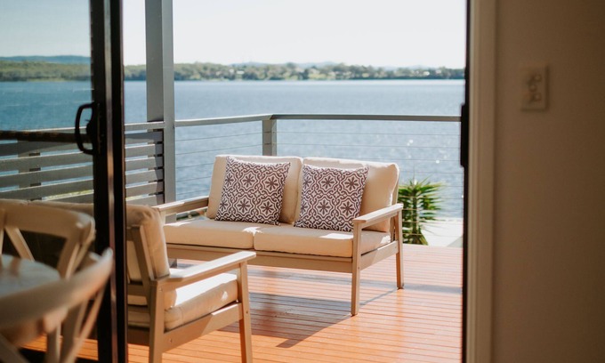 Mannering Park House | Paddles by the Bay - Mannering Park
