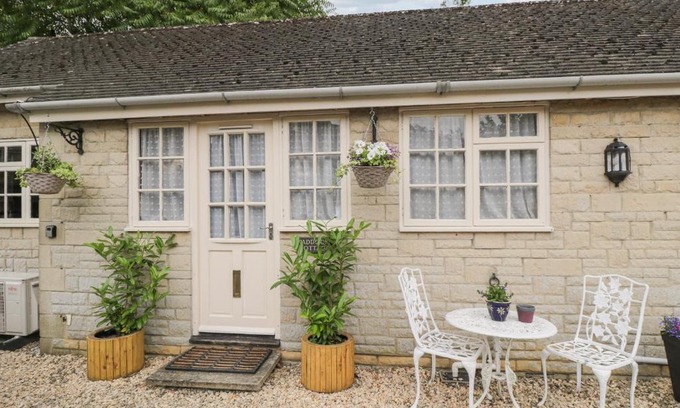Crudwell House | Paddock Cottage