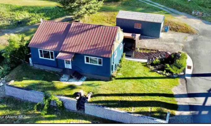 Mullan House | Page Cottage, Hiawatha ride, skiers paradise, bicyclists hub, scenic & hot tub!