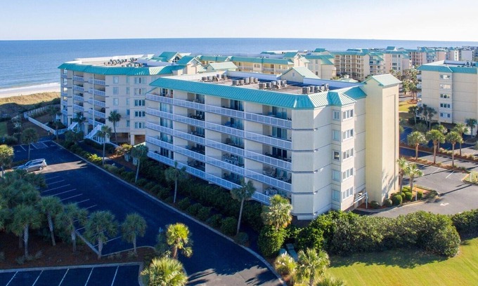 Litchfield by the Sea Condo | Paget 302 - Litchfield by the Sea! Pool! Tennis! Beach!