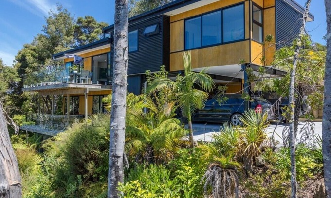 Paihia House | Paihia Beach House - Short walk to the beach & breathtaking views of the bay