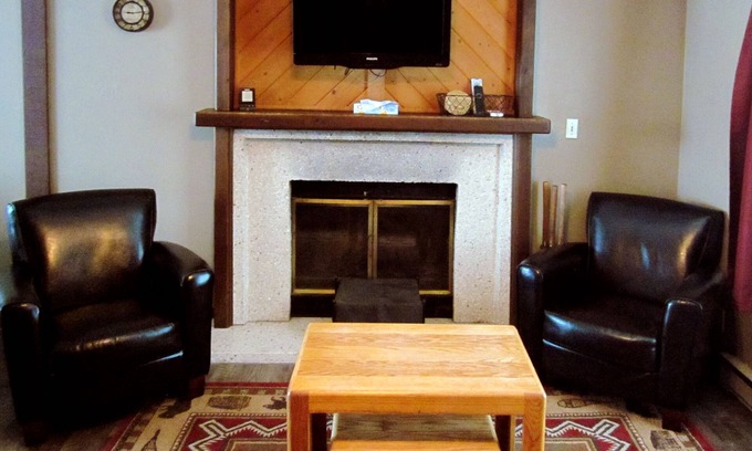 Horse Butte House | Paintbrush North- clean & quiet home with mountain views