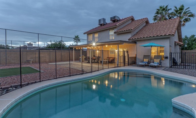 East Mesa House | Painted Mt GOLF Course Views, Heated POOL, King Beds & TVs All BRs, 2 Bikes
