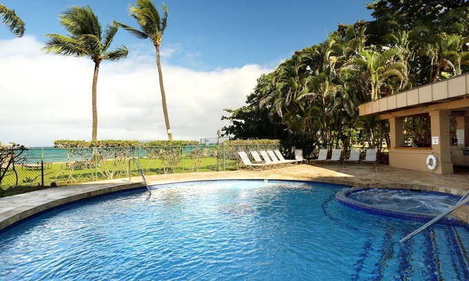 Honokowai Condo | Paki Maui 313: Cozy Condo at Oceanfront Resort w/Pool & Jacuzzi - Walk to Beach