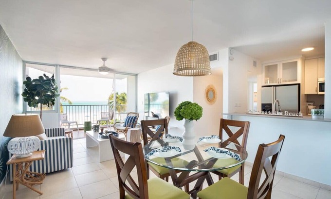 Isla Verde Apartment | Pal Mar | Beachfront 2 bed 2 bath apartment with a tropical feel