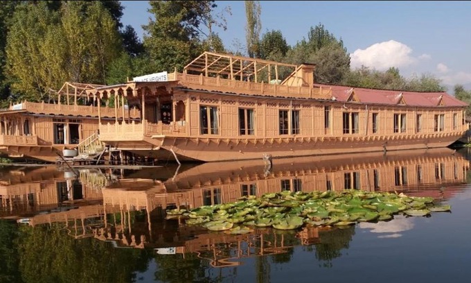 Nagin Bagh Hotel | Palace Heights Houseboats