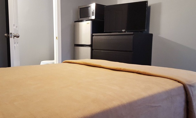 Sarnia Hotel | Palace Inn Motel