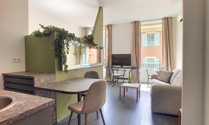 Jean-Medecin Apartment | Palais Gioffredo place Massena