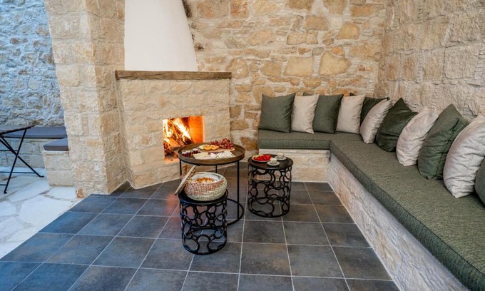 Lofou Apartment | Palazzino Luxury Suites
