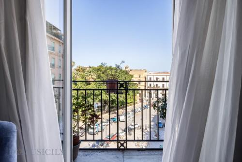 Kalsa Apartment | Palazzo Fatta Apartment by DomuSicily