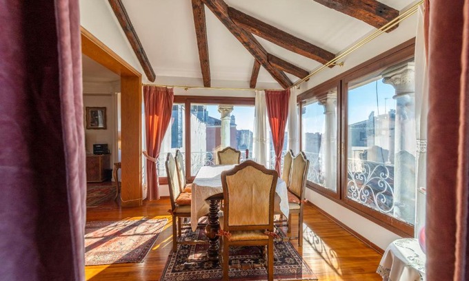 Santa Croce Apartment | Palazzo Gradenigo by Wonderful Italy